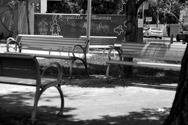 Empty_park_benches